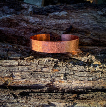 Load image into Gallery viewer, Hammered copper cuff
